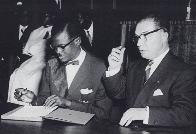 Patrice Lumumba signing the Congo independence document